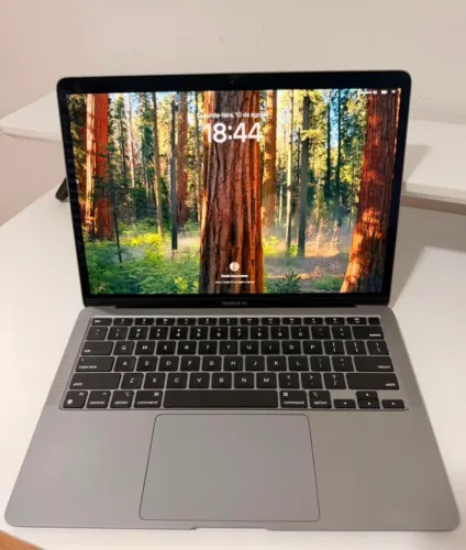 MacBook Air M1 13"- 8gb/256gb (semi novo)