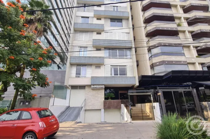 Amplo apartamento com vista panorâmica na Beira-Mar Norte