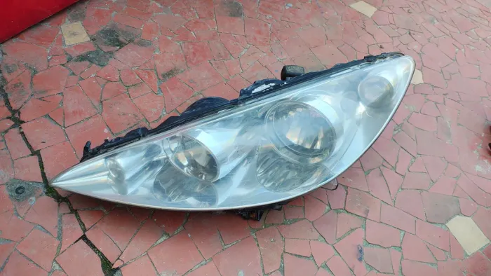 Farol Peugeot 408 LE (faltando suporte)