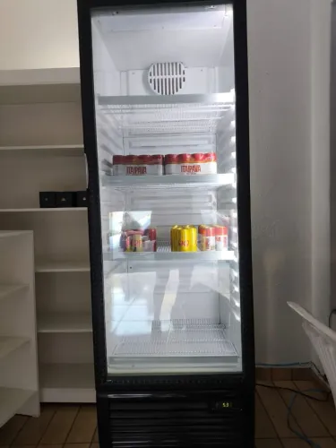 Expositora metal frio 220v