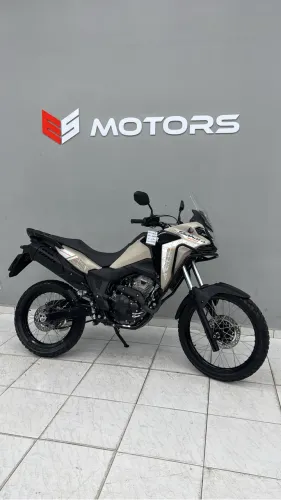 OPORTUNIDADE!! Sahara 300 ADV 3.806 km único dono! ESMOTORS