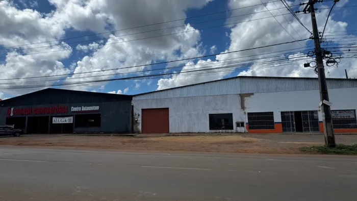 ALUGA-SE GALPÃO COMERCIAL - 1.800 m²