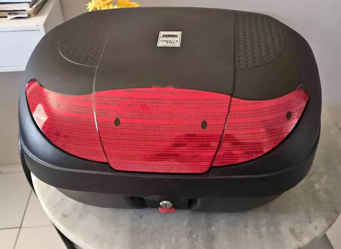 Vendo baú 45 litros especial para 2 capacete 