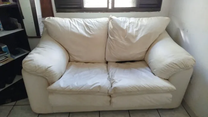 Sofá de couro 2 lugares