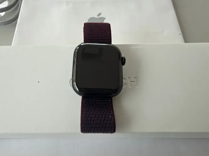 Apple Watch Series 12 42mm Preto GPS + Pulseira Sport Loop Bordo