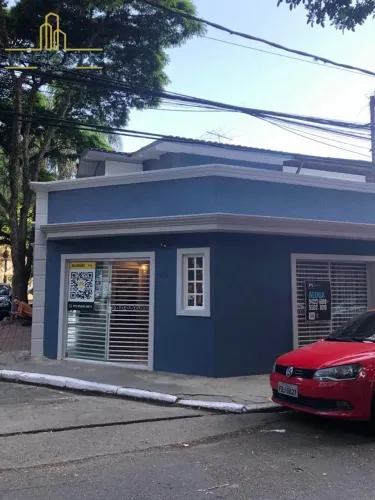 Casa comercial de esquina com diversas salas e ótima localização tendo 240 mts²- Vila Cruz