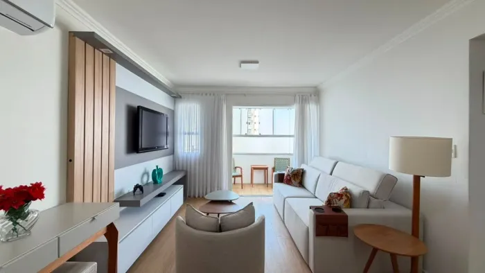 Apartamento Decorado 3 Quartos com Sacada Centro Balneário Camboriú