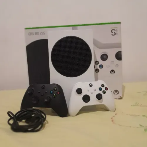 Xbox Series S 512GB + 2 Controles