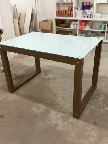 Mesa madeira com tampo de vidro