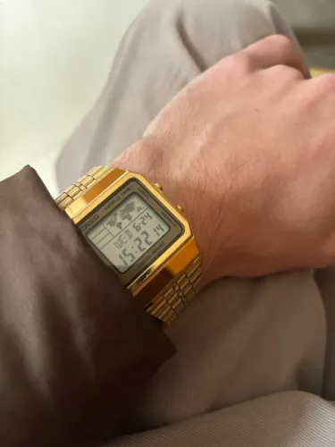 Relógio dourado Casio Vintage World Time A500WGA