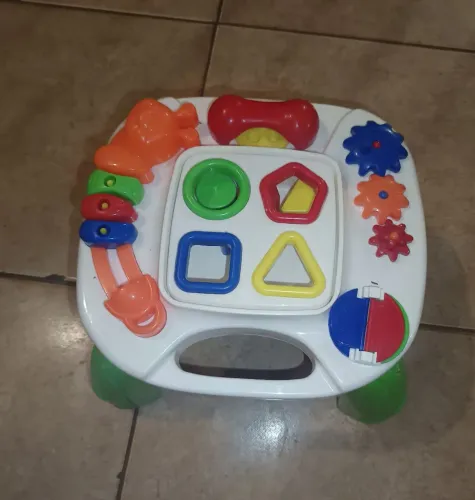 Mesa de atividades infantil
