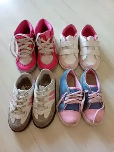 4 pares de tênis infantis tamanho 27