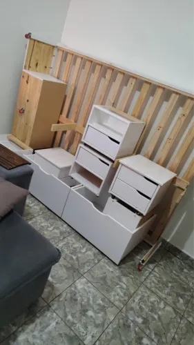 Cama casal com gaveteiros 