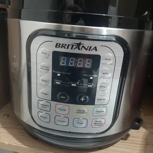 Panela de pressão elétrica NOVA! SEM USO!!!Britânia