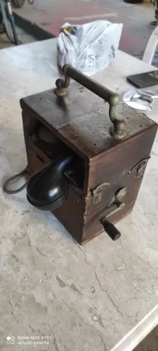 Telefone antigo a manivela,peça de museu: