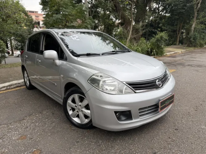 Nissan Tiida SL 1.8/1.8 Flex 16V Mec. 2012