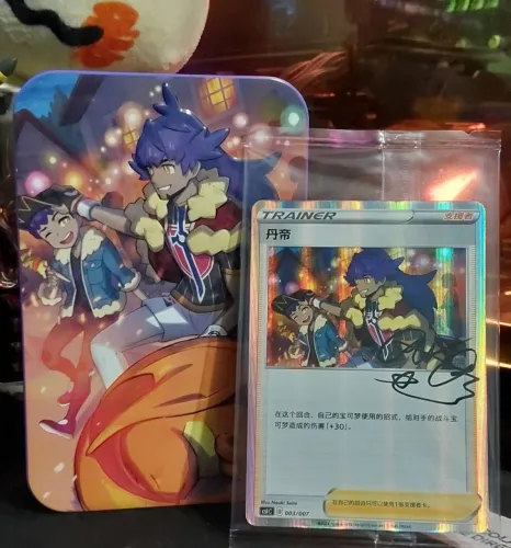 Lata Pokemon Treinador Charizard e Leon  VAZIA + Promo lacrada 
