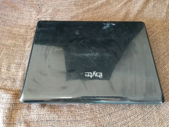 Notebook para aproveitar peças. Com defeito.