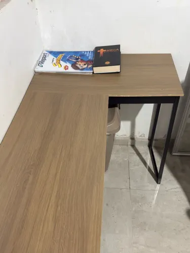 Mesa escrivaninha em L
