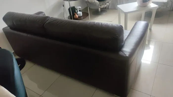 Vendo Sofá 3 lugares couro legítimo Líder.