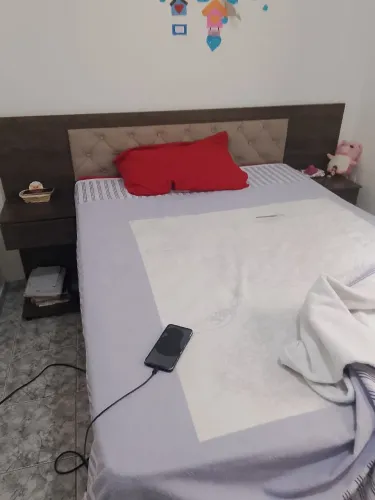 Cama casal com cabeceira,base e colchão