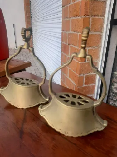 Raro Par de Estribos Antigos "Sino" em Metal Puro - Alta Coleção / Antiquário