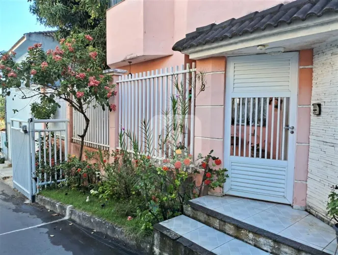 CASA DUPLEX DE ALTO PADRÃO NA TAQUARA | 3 QUARTOS | CONDOMÍNIO FECHADO | 100m²