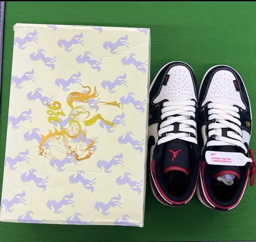 Vendo Jordan Low edição calendário chinês
