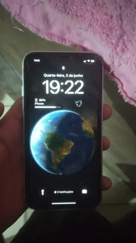 Quero vender iPhone XR por 500 ele tá quebrado só atrás mais tá funcionando perfeitamente