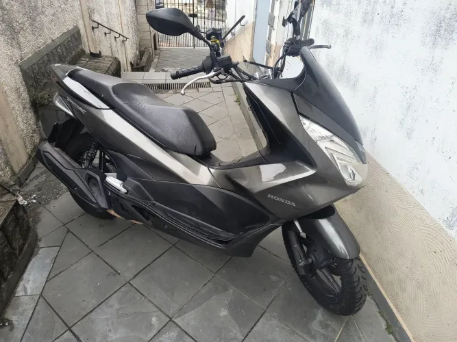 PCX DLX 2017