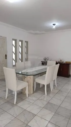 Casa Ampla na Coroa do Meio com 5 Quartos, 2 Suítes e Terreno 12x50
