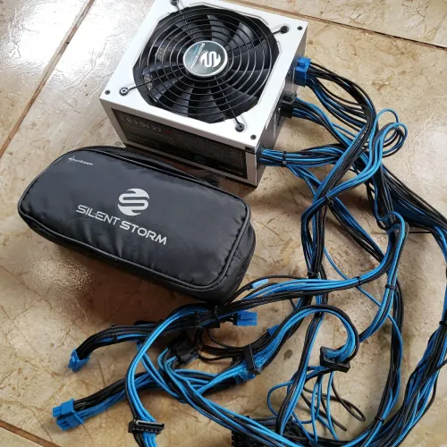 Fonte Sharkoon SilentStorm 650w Semi-Modular 80 plus bronze