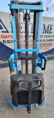 Vendo paleteira ELÉTRICA novíssima carga total 1000kg 