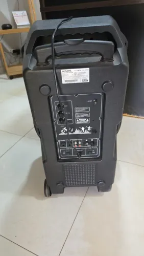 Mondial Connect Lights Plus CM-700, 700 W RMS, com alto-falante de 15