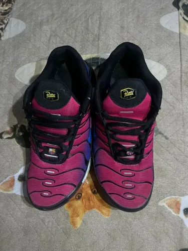 Air Max tn Barcelona, único dono, tempo de uso de 1 ano, tamanho 40 