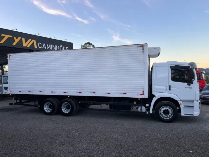 CAMINHÃO TRUCK - BAÚ FRIGORÍFICO