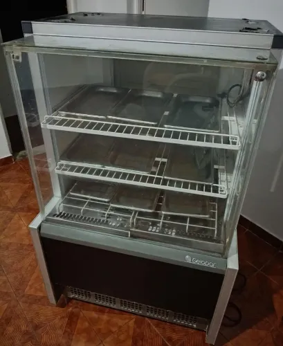 Vitrine de lanchonete aquecida Gelopar