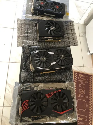 Lote com 4 placas de vídeo pra reparo