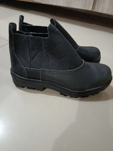 Bota de segurança couro nova . Tam 44