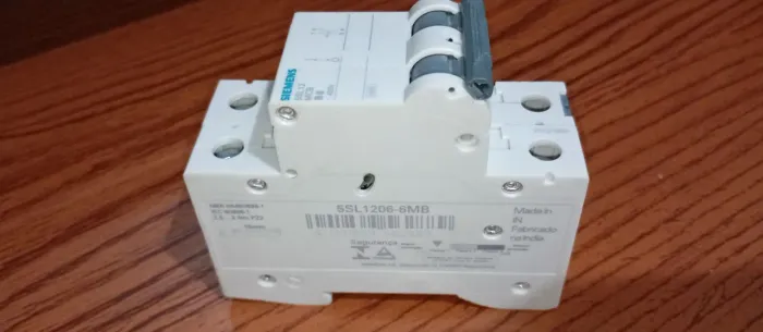 5SL1206-6MB ? Minidisjuntor Bipolar 6A Curva B da Siemens, linha SENTRON.