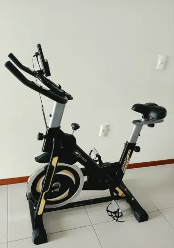 Bicicleta Bike Spinning Roda De Inércia De 13kg Wct Fitnes Original Cor Preto/amarelo 