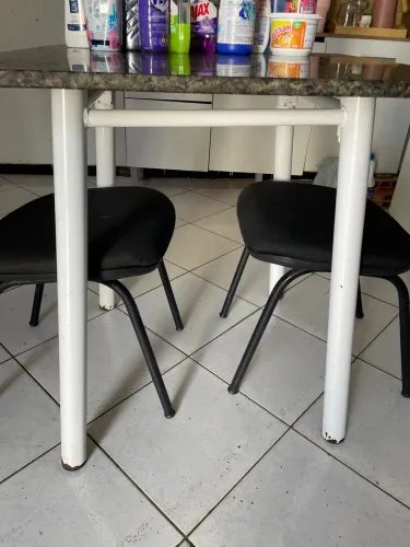 Mesa de 4 cadeiras mármore