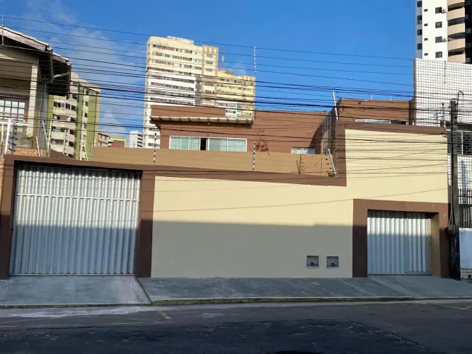 Vendo Prédio Residencial no Bairro de Fátima com 9 apartamentos e 1 escritório