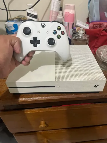 Xbox one S,1TB,com controle original e mais um jogo mídia física