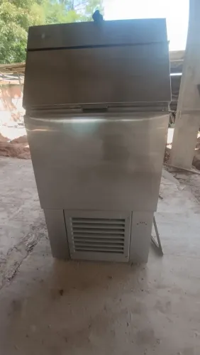 Máquina de gelo 75kg dia