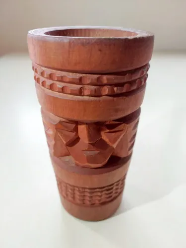 Copo artesanal em madeira nobre. Artesanato indígena Baiano. Adicione um toque d elegância
