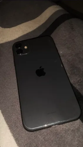 Celular iPhone 11 em perfeito estado,