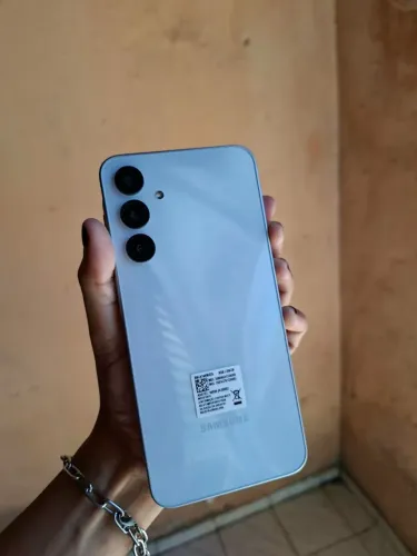 Vendo um sansung a16 com caixa 