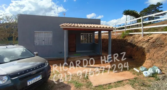 Vendo casa no bairro de Bom Jardim de Cima, Teixeiras Minas - Gerais.