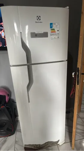 Vende-se geladeira 220v 